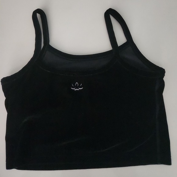 Beyond Yoga Truly Cropped Tank Black Velvet . Medium. Built In Support - Picture 5 of 6